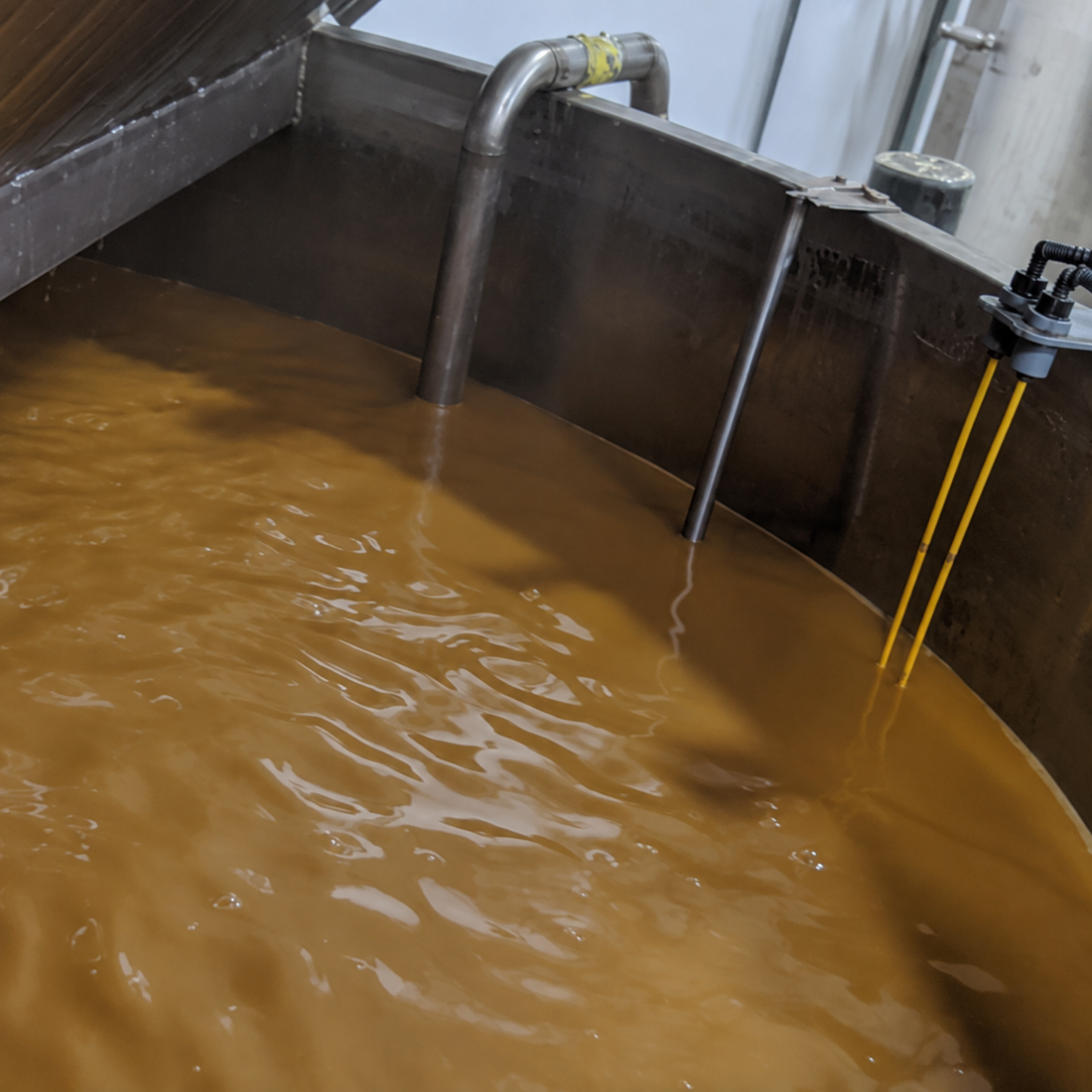Hemp water mixing in the stainless steel crystallizer tank.